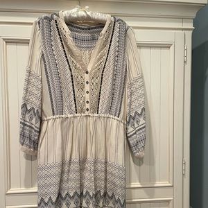 Super cute ivory long sleeve short dress